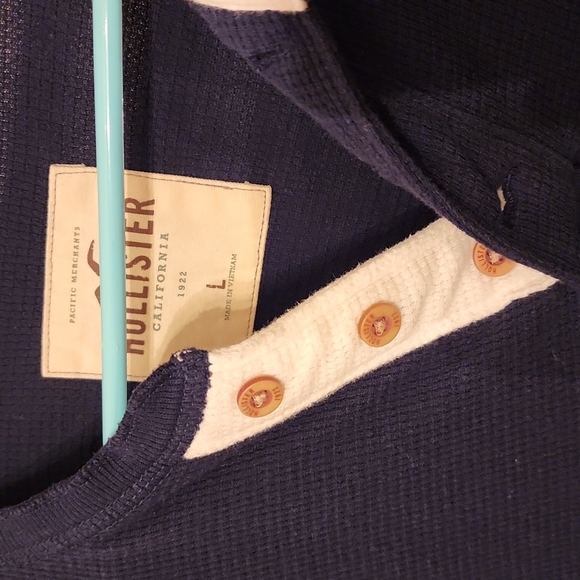 Long Sleeve Thermal Hollister shirt - Picture 2 of 4